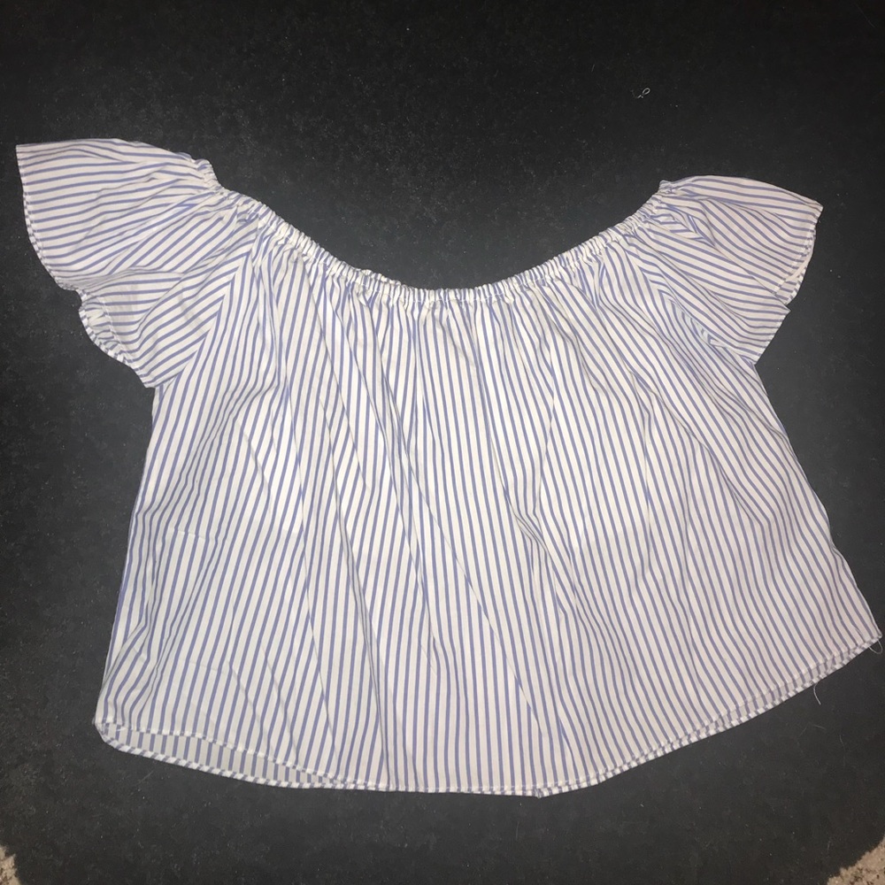 Off shoulders crop top